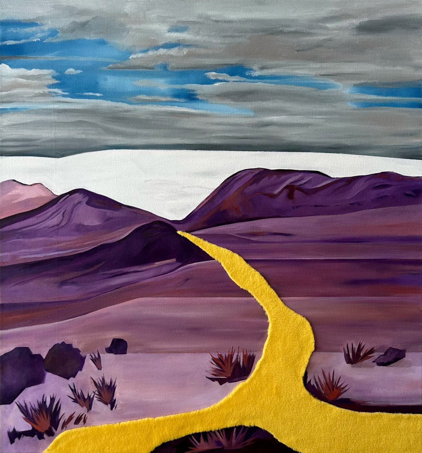 „flow_4“ von Susanna Hanna — Öl und Plüsch auf Leinwand, lila Berglandschaft mit gelbem Pfad